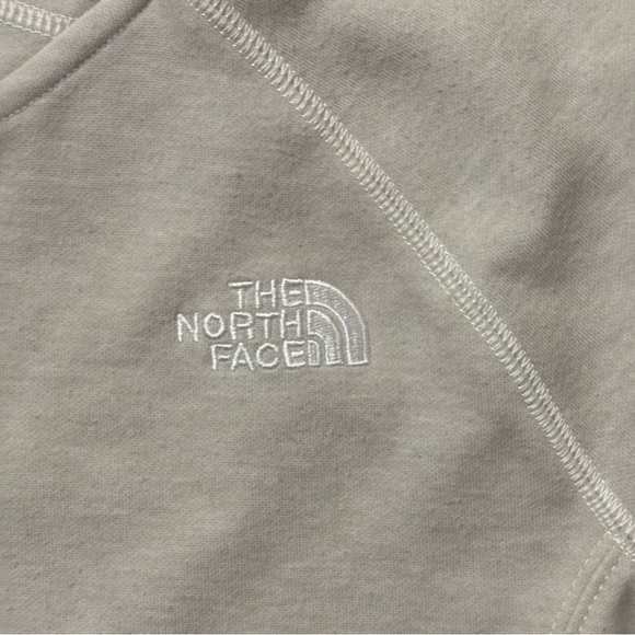 North Face FlashDry Tan Hoodie: Ultimate Performance Meets Everyday Comfort - Picture 2 of 8
